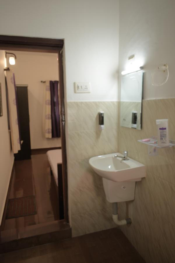 Hotel Vretreat Kokkānisseri Exteriér fotografie